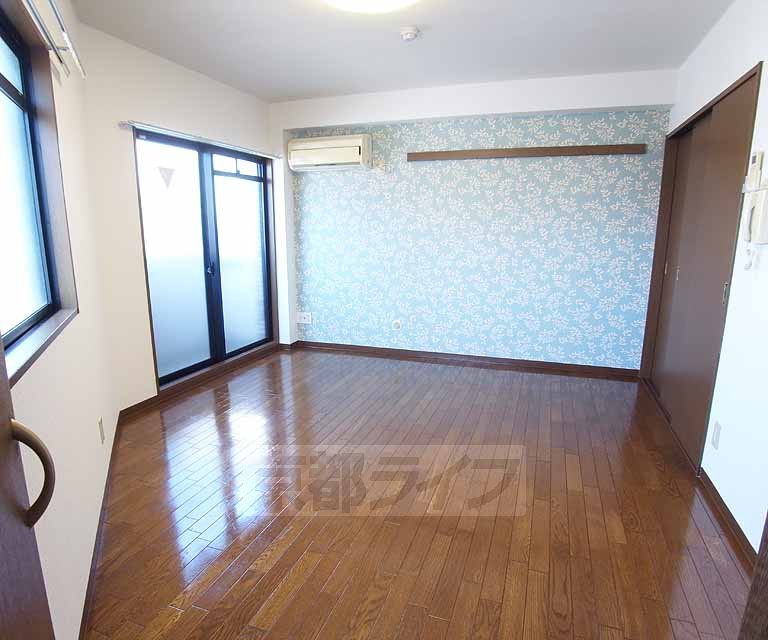居室・リビング　広めの洋室。アナタ好みの部屋作りを！