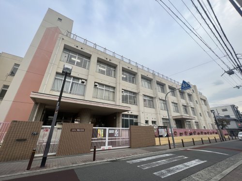 小学校　大阪市立関目小学校（小学校）まで135m