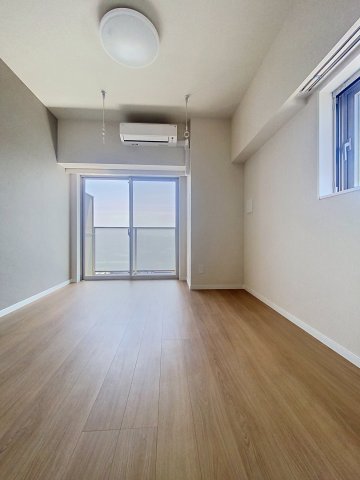 その他部屋・スペース　広くて明るい寝室