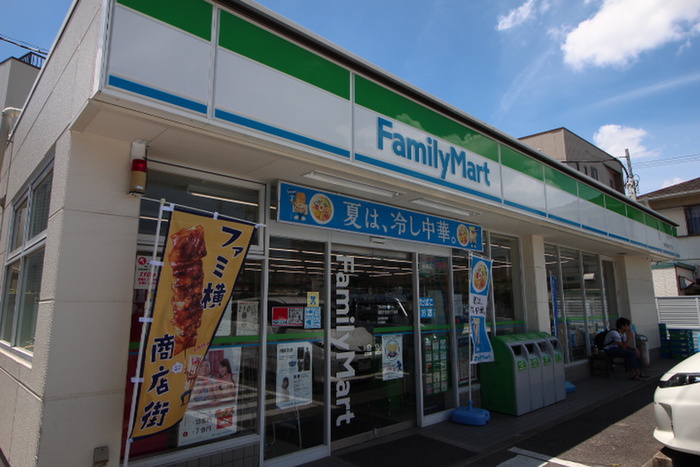 コンビニ　ファミリーマート（コンビニ）まで96m