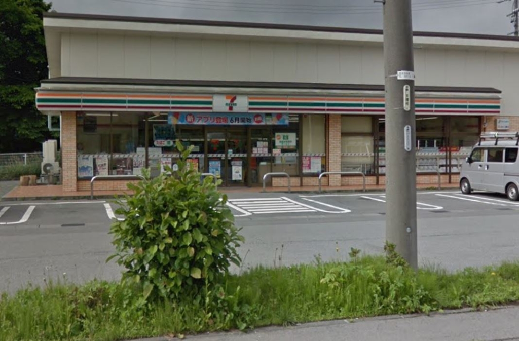 コンビニ　セブンイレブン軽井沢借宿店（コンビニ）まで393m