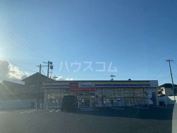 コンビニ　ミニストップ　半田有楽町店（コンビニ）まで725m