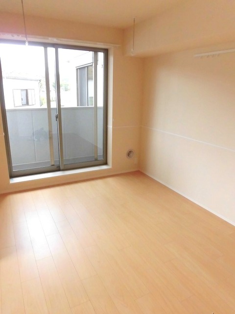 居室・リビング　★最上階・陽当たり良好な明るいお部屋です★