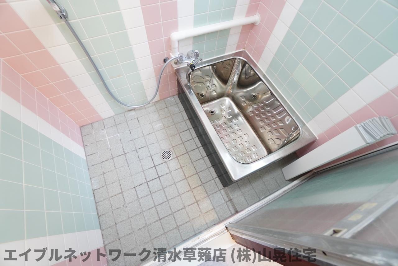 バス・シャワールーム　コンパクトで使いやすいお風呂です