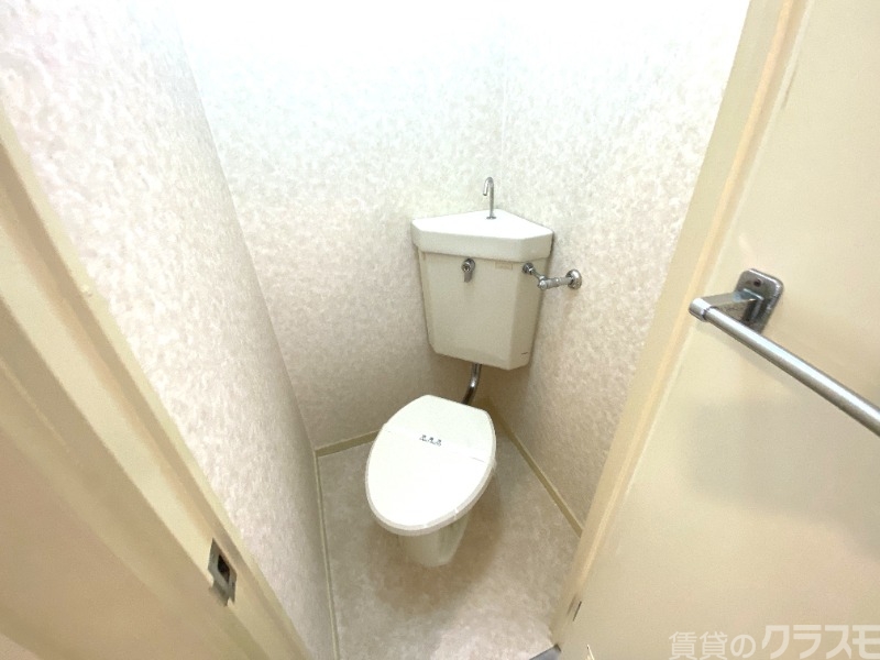 トイレ　トイレはこじんまりです。