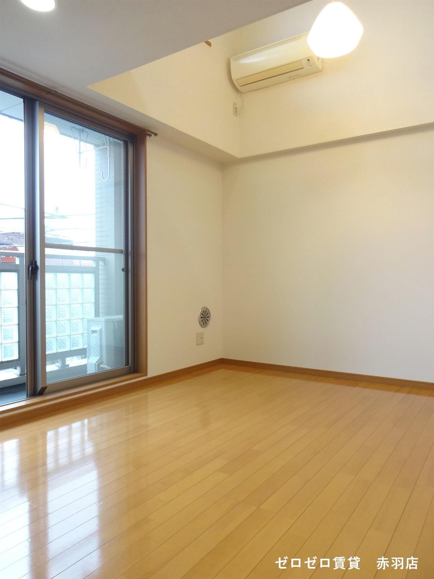 居室・リビング　オシャレなダウンライト付きのお部屋です