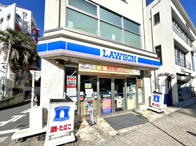 コンビニ　ローソン 片瀬海岸二丁目店（コンビニ）まで560m