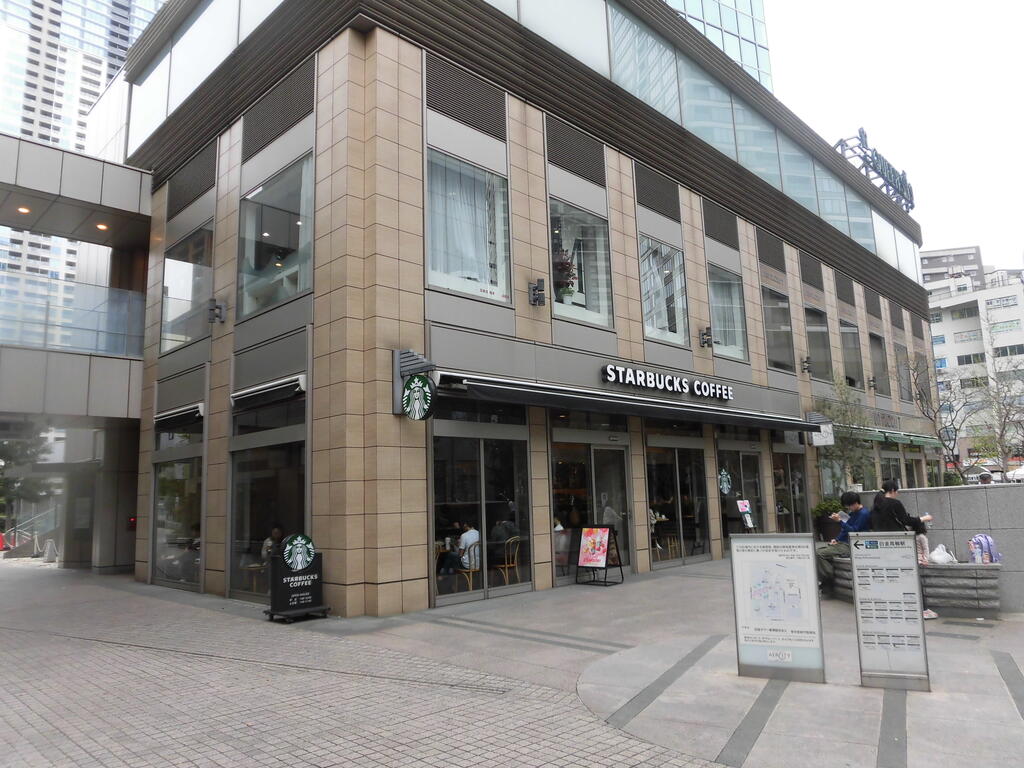 飲食店　スターバックス（飲食店）まで723m