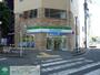 コンビニ　ファミリーマート福生駅前店（コンビニ）まで490m