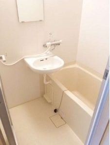 バス・シャワールーム　《家具・家電付き住戸》