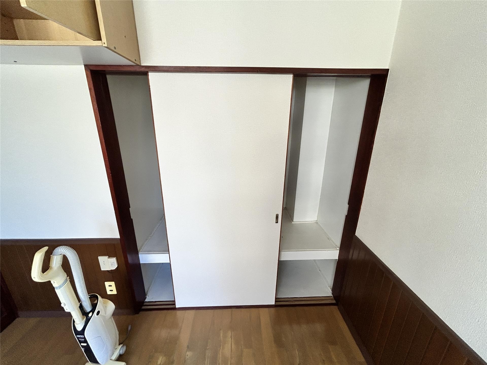 収納　押入