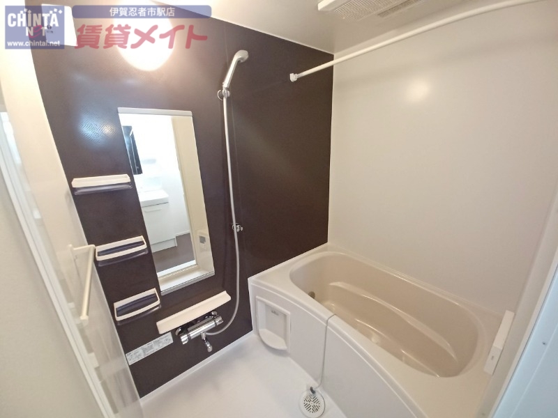 バス・シャワールーム　同物件別部屋写真