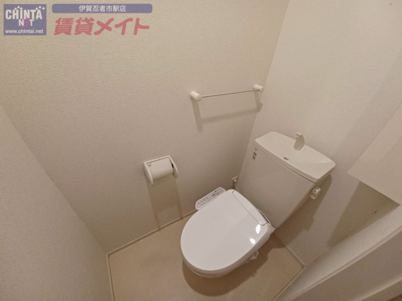 トイレ　同物件別部屋写真