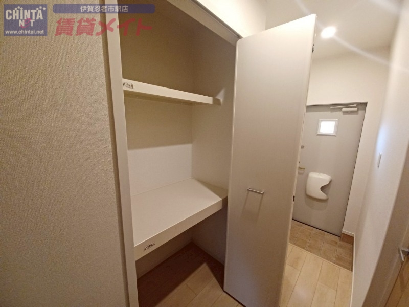 収納　同物件別部屋写真