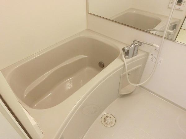 バス・シャワールーム　追い焚き機能付きバス！