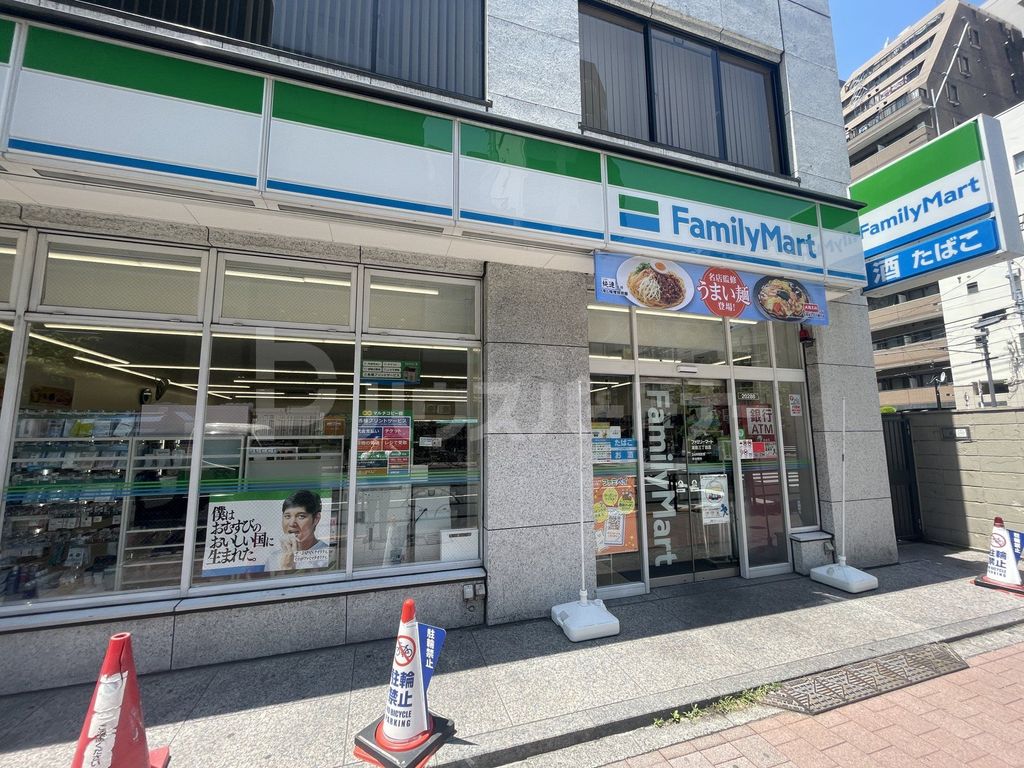 コンビニ　ファミリーマート湯島三丁目店（コンビニ）まで40m