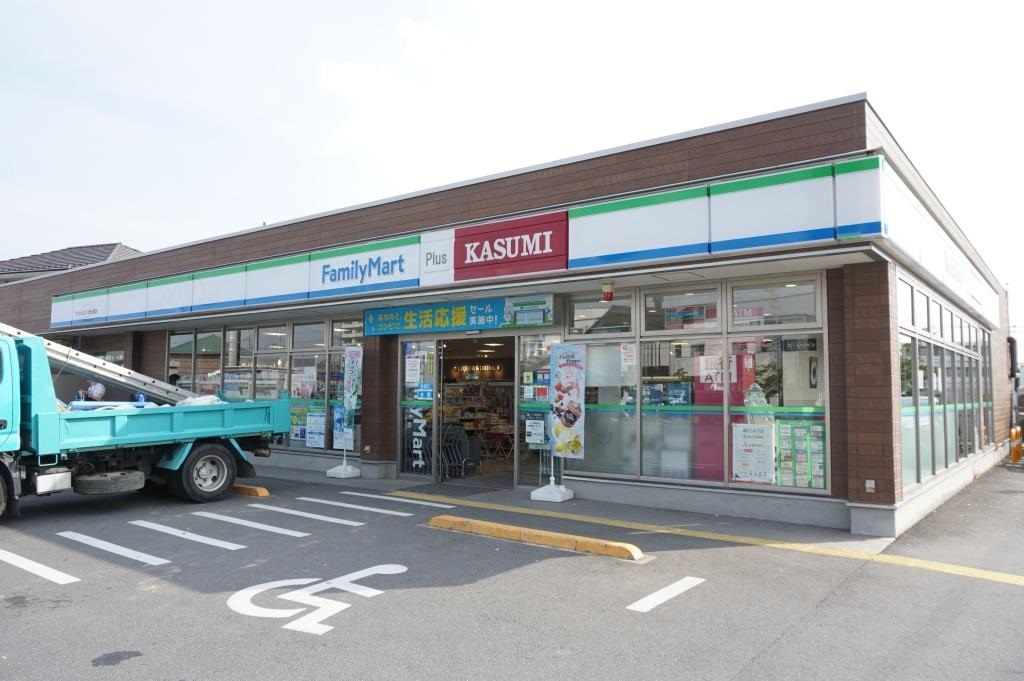 コンビニ　ファミリーマート プラスカスミ八潮大原店（コンビニ）まで738m