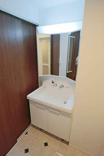 洗面設備　同じ建物の別なお部屋