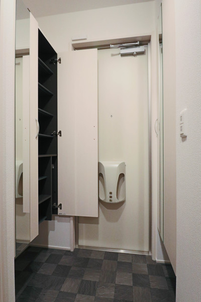 玄関　同じ建物の別なお部屋