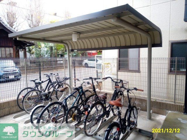 その他　屋根付き駐輪場