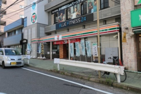 コンビニ　セブンイレブン 新検見川店（コンビニ）まで711m