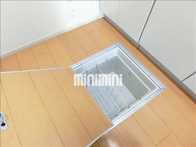 その他設備　シンクの下に床下収納がついております。
