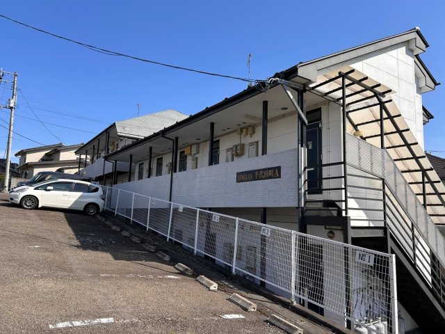 建物外観　駐車場あります