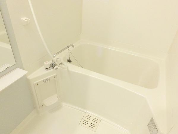 バス・シャワールーム　浴室乾燥機付きバス！