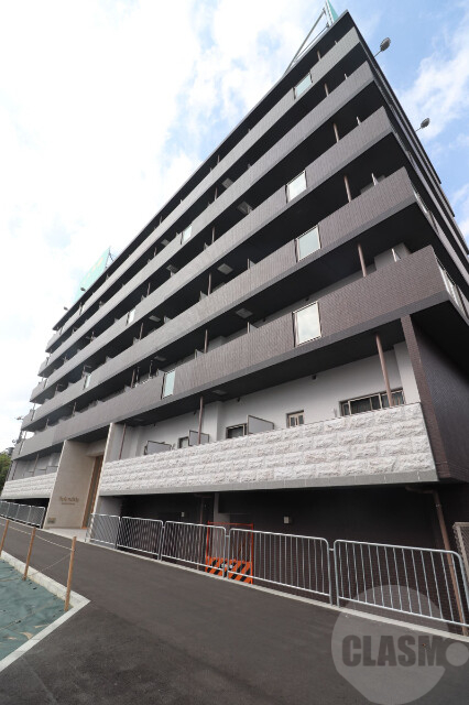 建物外観　鉄筋コンクリートの７階建のマンションです