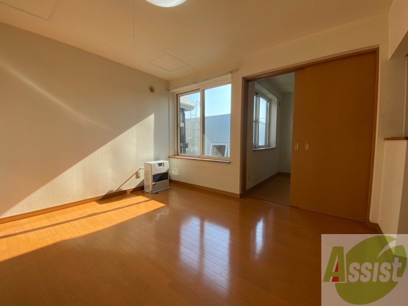 居室・リビング　広くてキレイなお部屋が広がっていて、充実した生活が送れそう。