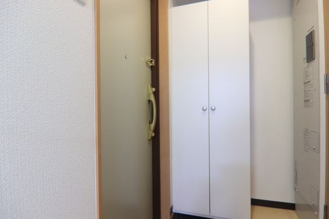 玄関　※別室の参考写真の為、現況優先です。