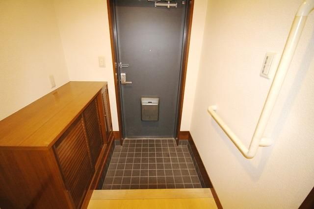 玄関　★広めの玄関スペースです　※別部屋のお写真です★
