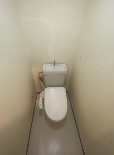 トイレ　シャワートイレ付