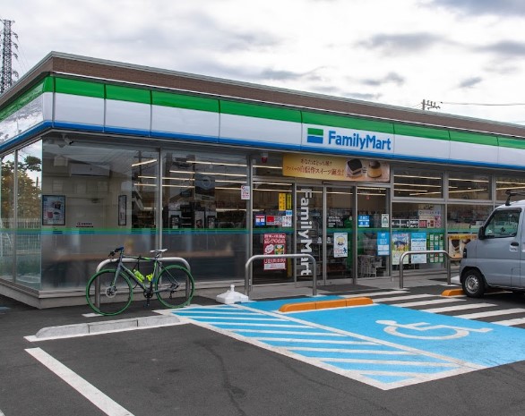 コンビニ　ファミリーマート 国分寺高木町店（コンビニ）まで632m