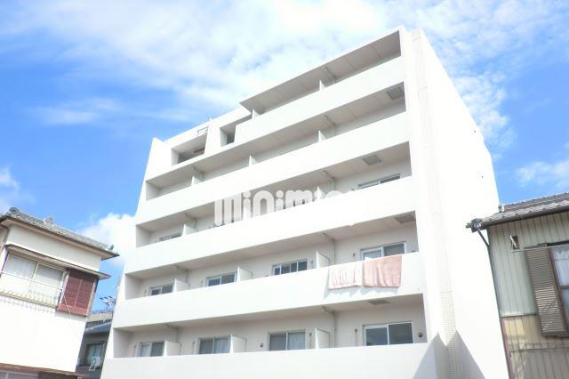 建物外観　白を基調とした、お洒落なマンションです。