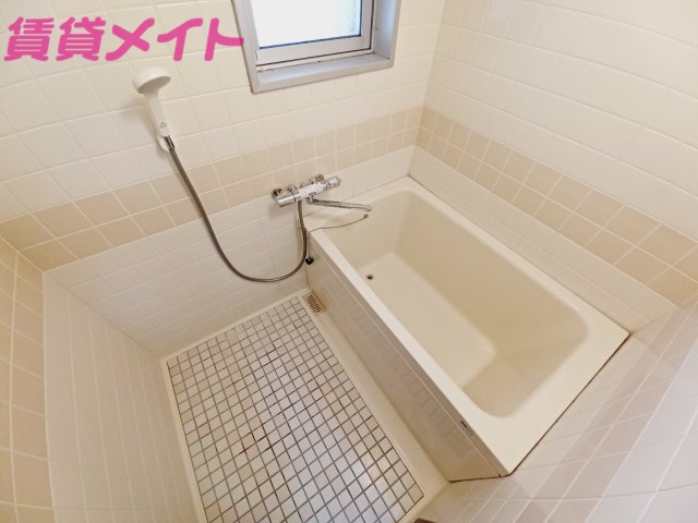 バス・シャワールーム　同物件別部屋写真