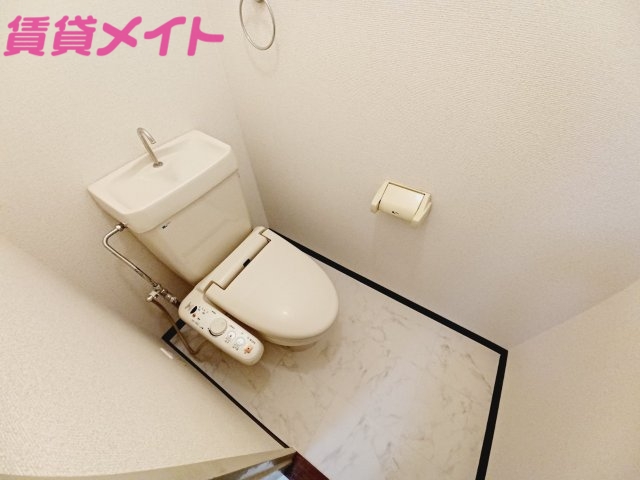 トイレ　同物件別部屋写真