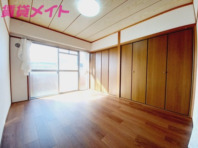 居室・リビング　同物件別部屋写真