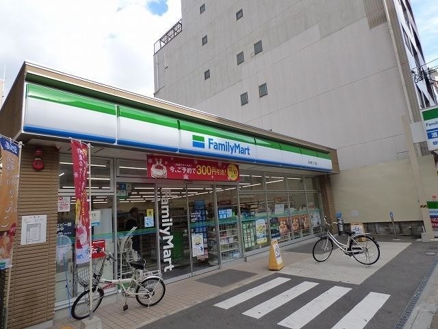 コンビニ　ファミリーマート（コンビニ）まで233m