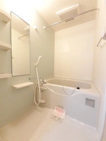 バス・シャワールーム　コンパクトで使いやすいお風呂です