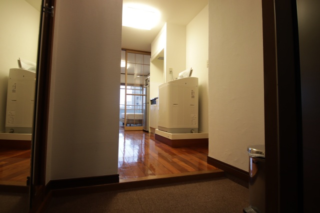 玄関　※他の号室の参考写真です※