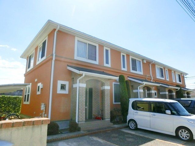建物外観　上下階が使えるテラスハウス