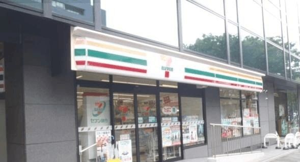 コンビニ　セブンイレブン（コンビニ）まで240m