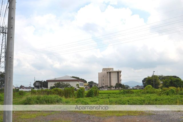 中学校　真岡市立真岡東中学校（中学校）まで818m