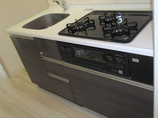 キッチン　広々使える快適な調理スペースです♪
