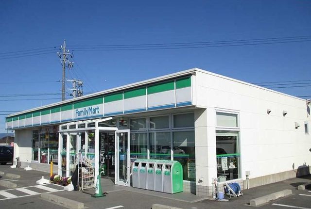 コンビニ　ファミリーマート（コンビニ）まで220m