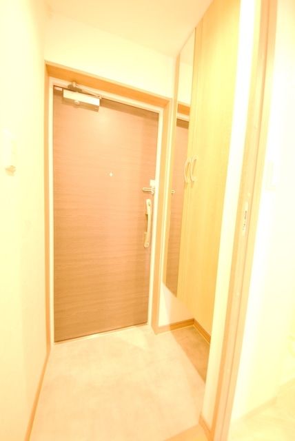 玄関　※同建物　同タイプ別室の設備参考写真　現況優先