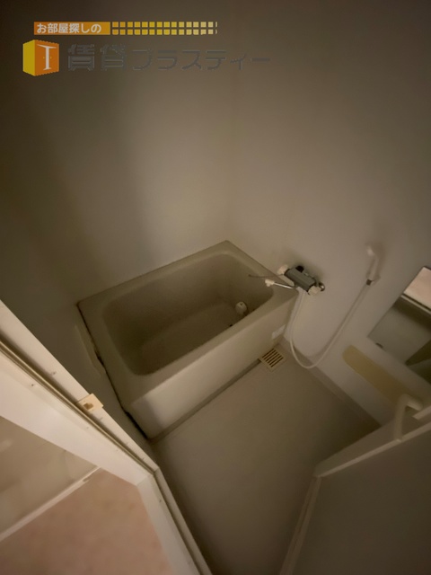 バス・シャワールーム　浴室乾燥機付きです