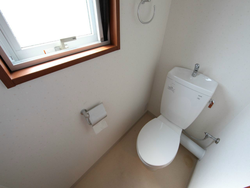 トイレ　洋式トイレ（お風呂トイレ別）小窓付き