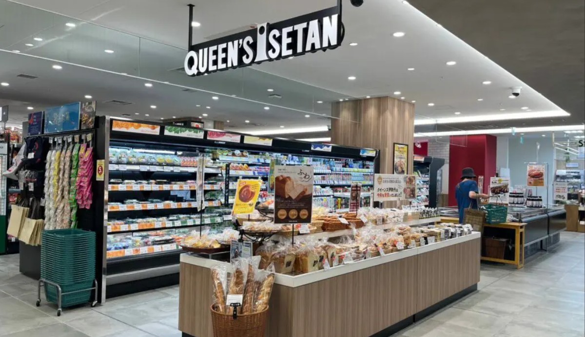 スーパー　クイーンズ伊勢丹中野店（スーパー）まで595m